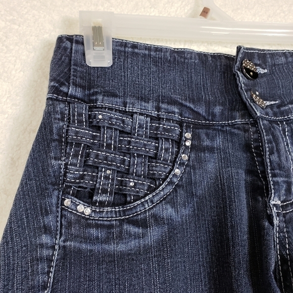 3/$15 Valery cropped Jean's size 3 - Picture 3 of 9